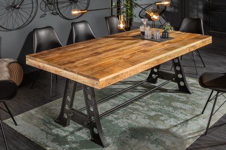 Moderný jedálenský stôl z masívu Industrial Mango 240cm 90mm